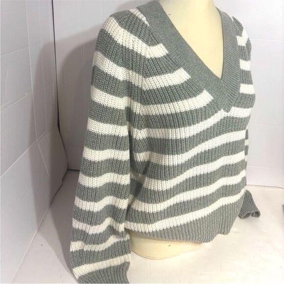 A new day sweater size Medium grey stripes contemporary - Picture 4 of 7